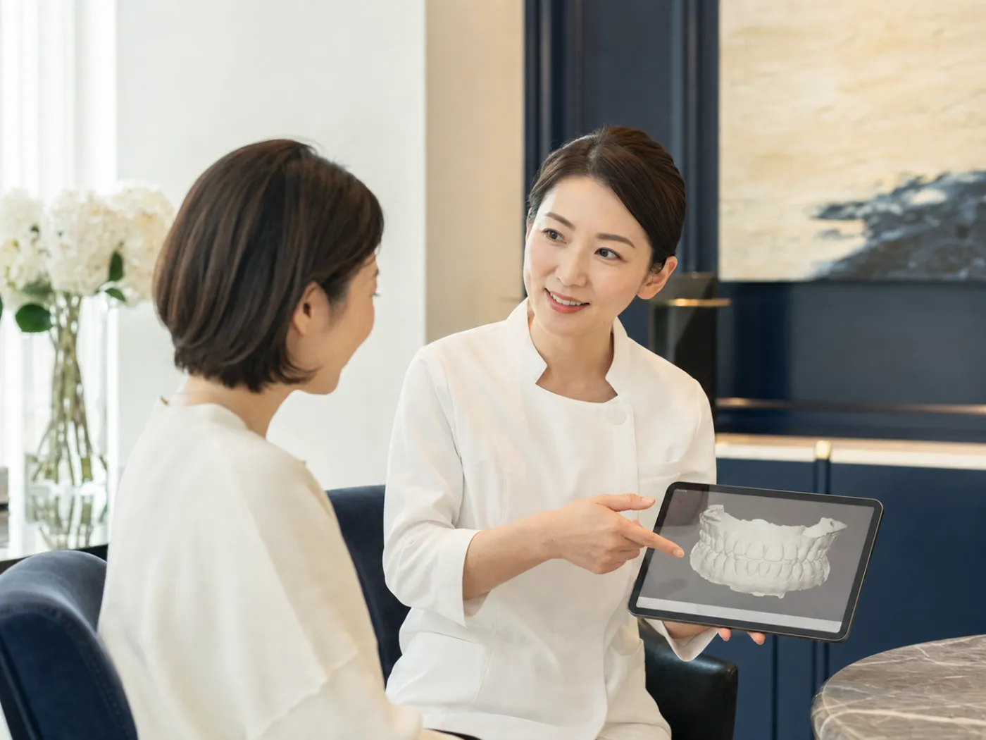 患者と診療方針を相談する様子